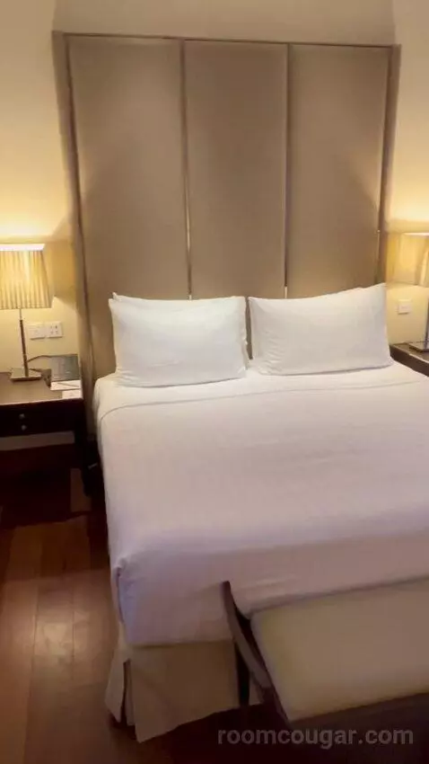 Premier Pool View Room (#512) bed picture #2