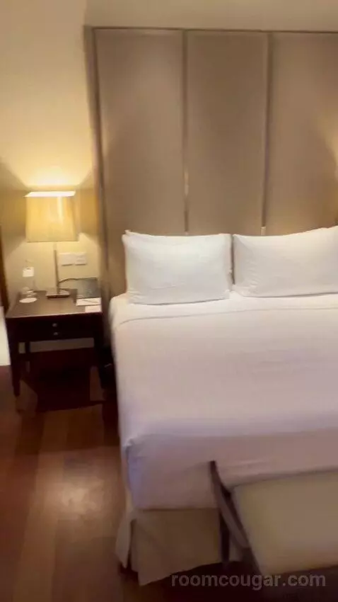Premier Pool View Room (#512) picture #5