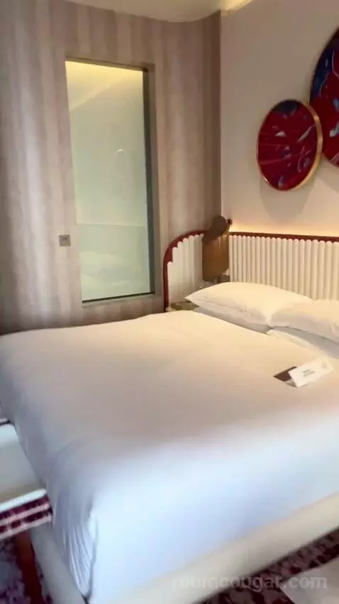 Spectacular Room - Sea View, w-Ip Access To Farrago Bar,includes Selected Drinks/Cocktails and Small Bites From 5-7 Pm, Daily (#1506) bed picture #9