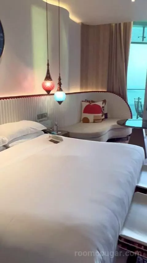Spectacular Room - Sea View, w-Ip Access To Farrago Bar,includes Selected Drinks/Cocktails and Small Bites From 5-7 Pm, Daily (#1506) bed picture #5