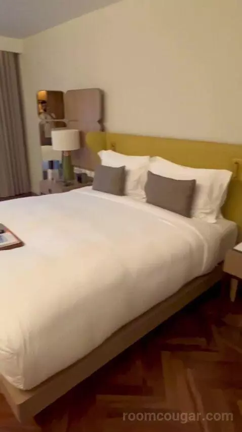 Fairmont Gold King Room with City View (#1334) bed picture #1