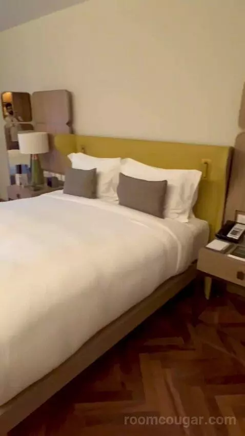 Fairmont Gold King Room with City View (#1334) bed picture #3