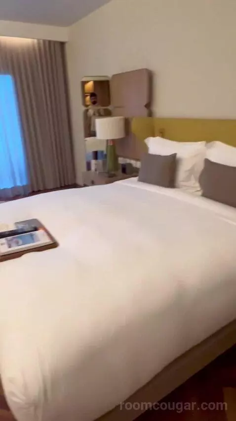 Fairmont Gold King Room with City View (#1334) bed picture #7