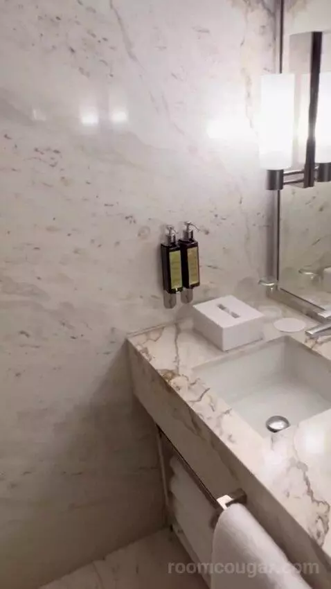 Fairmont Gold Family Room with City View (#1325) bathroom picture #6