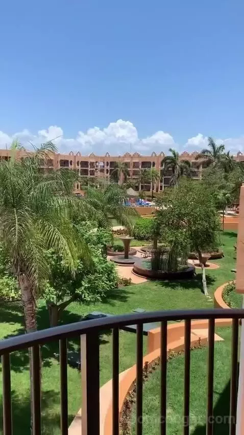 Deluxe One-Bedroom Suite Beachfront 2 Children Stay Free (#79) view picture #2