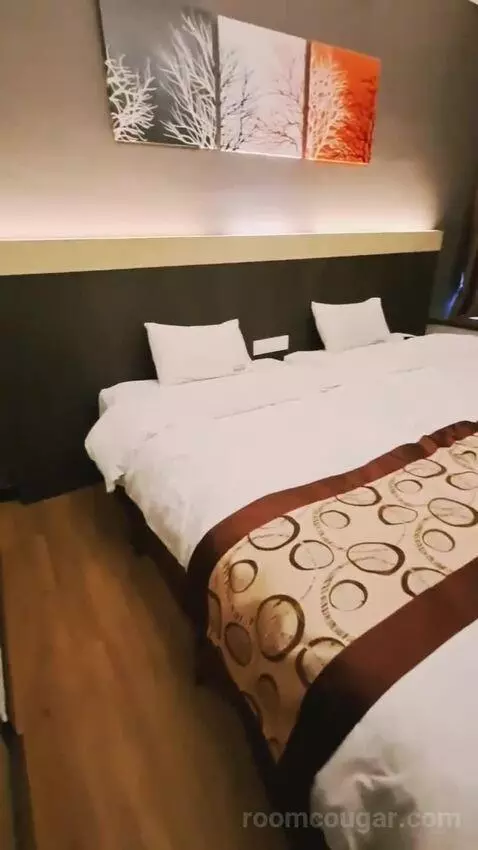 Suite (#167) bed picture #3