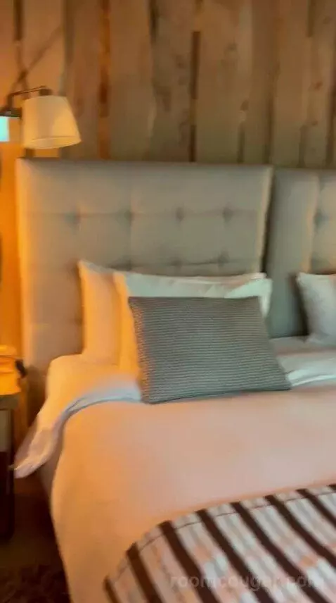 Suite (#102) bed picture #7