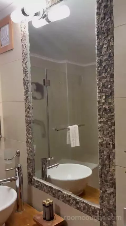 Suite (#102) bathroom picture #1