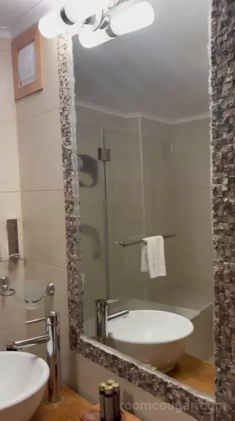 Suite (#102) bathroom picture #3