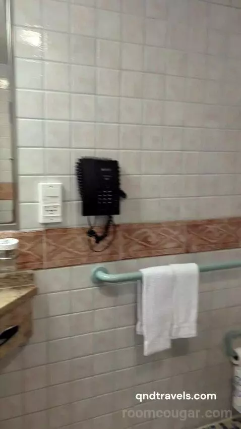 Jr Suite (#1608) bathroom picture #3