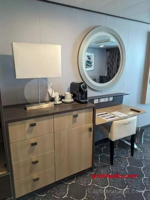 Suite (Jr. Suite 14) bed picture #2