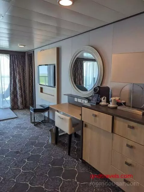 Suite (Jr. Suite Ac) bed picture #3