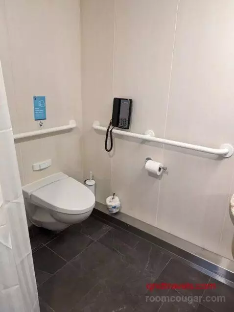 Suite (Jr. Suite Ac) bathroom picture #5