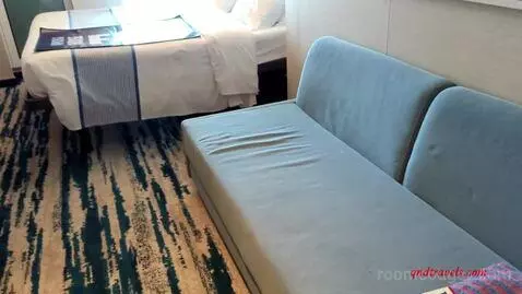 Balcony Cabin (Cove 5359) bed picture #7