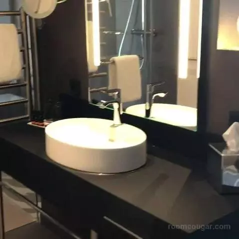 Standard Room (#100) bathroom picture #2