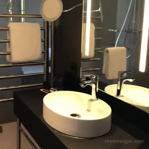 Standard Room (#100) bathroom picture #3