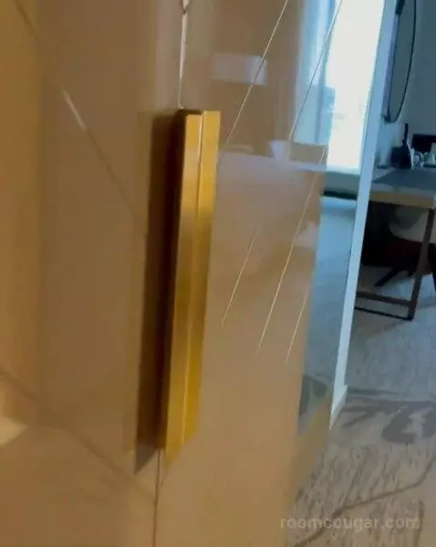 King Guest Room (#08) picture #5