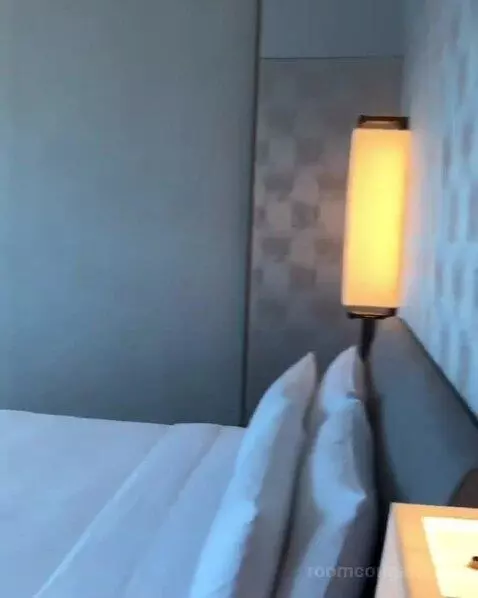 Premier King Room with City View (#34) bed picture #8