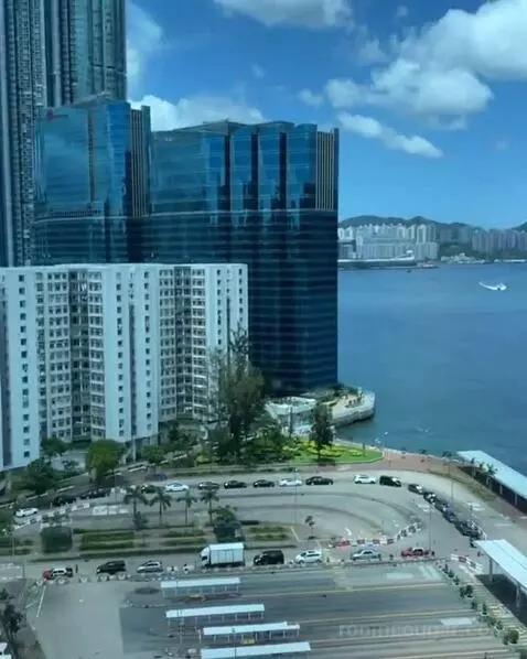 Premier King Room with City View (#34) view picture #5