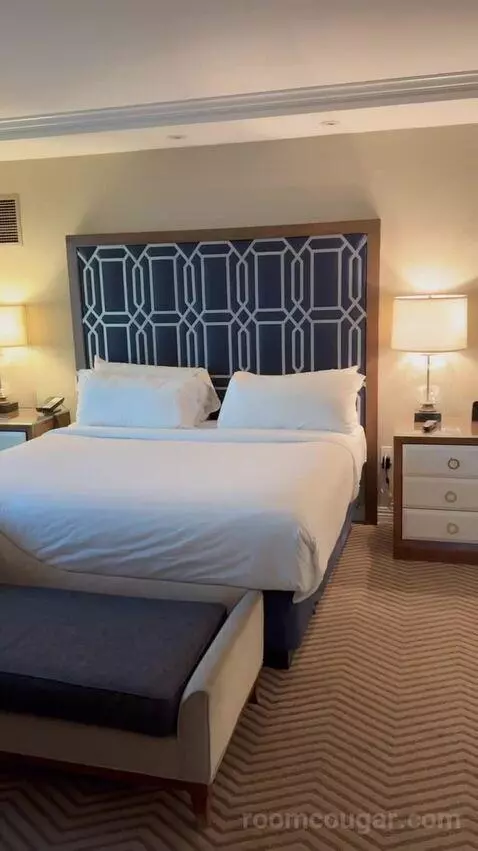 Premium King Suite (#2502) bed picture #6