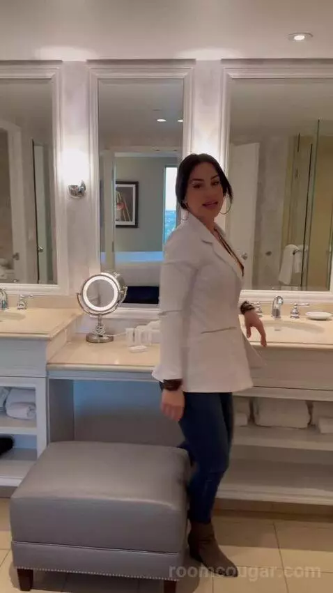 Premium King Suite (#2502) bathroom picture #12