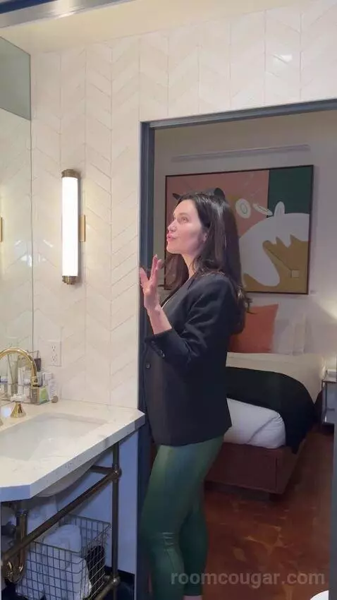 King Suite (#4) bathroom picture #5