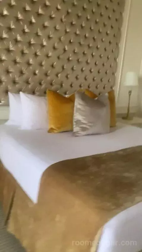 Suite with City View (Regal Suite) bed picture #6