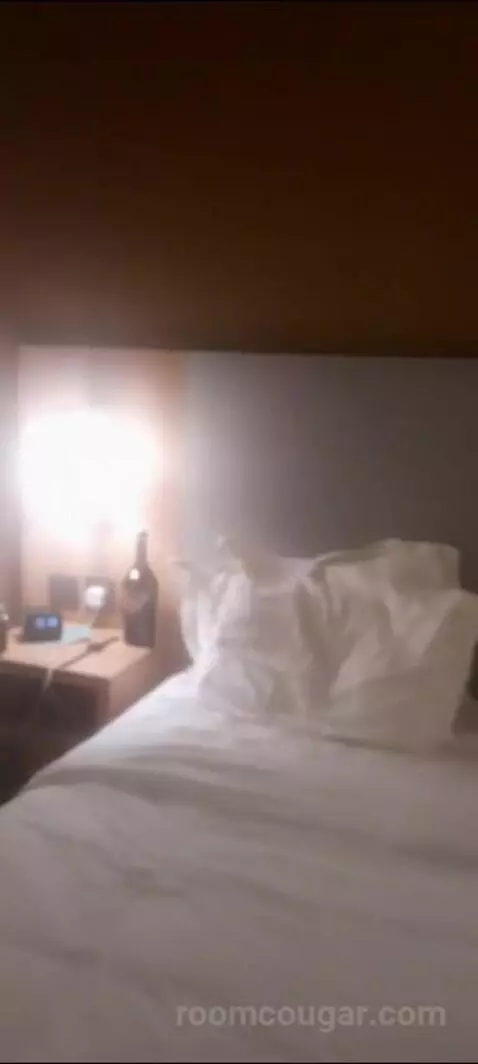 King Room (#513) bed picture #3