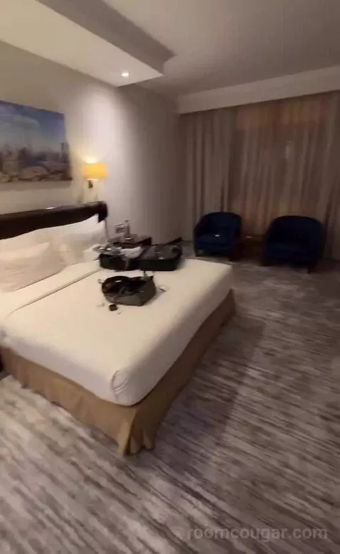 Superior King Room - Complimentary Transfer To Bluewater Island and Jbr view picture #3