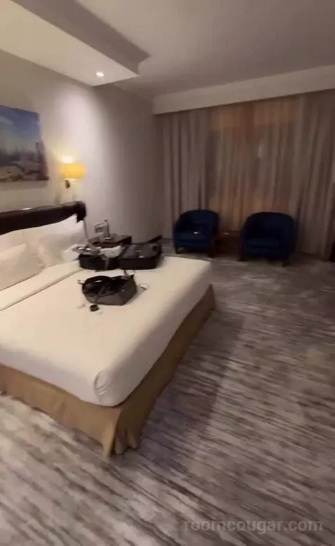 Superior King Room - Complimentary Transfer To Bluewater Island and Jbr picture #11