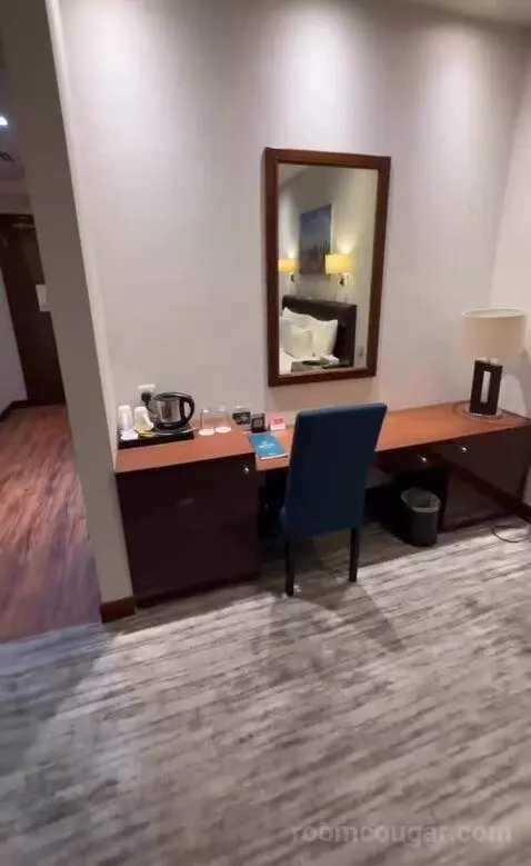 Superior King Room - Complimentary Transfer To Bluewater Island and Jbr picture #13