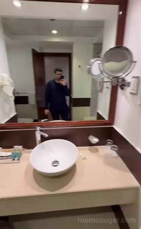 Superior King Room - Complimentary Transfer To Bluewater Island and Jbr bathroom picture #3