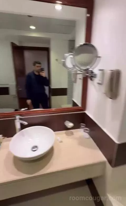 Superior King Room - Complimentary Transfer To Bluewater Island and Jbr bathroom picture #4
