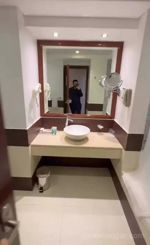 Superior King Room - Complimentary Transfer To Bluewater Island and Jbr bathroom picture #9