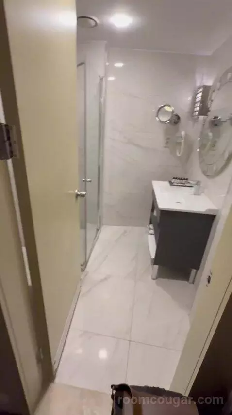 Standard Double or Twin Room (#702) bathroom picture #2