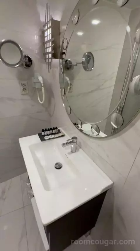 Standard Double or Twin Room (#702) bathroom picture #3