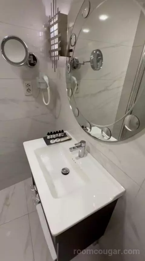 Standard Double or Twin Room (#702) bathroom picture #4