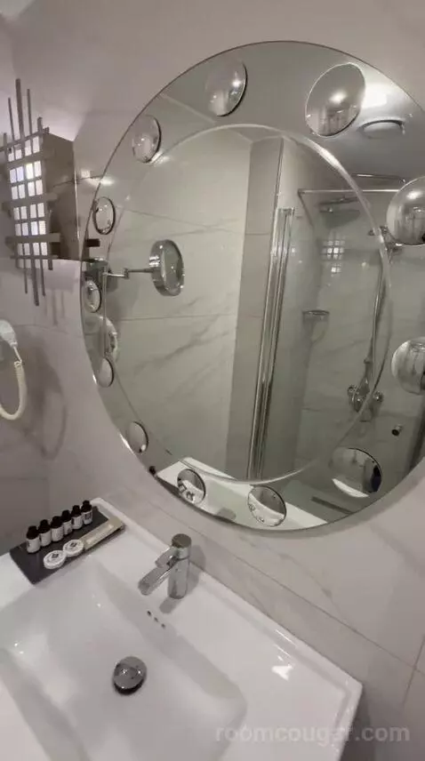 Standard Double or Twin Room (#702) bathroom picture #6