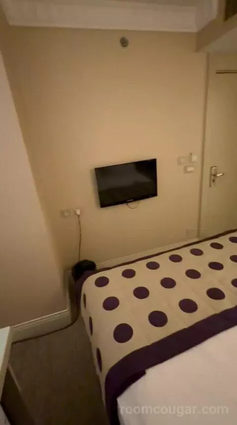 Standard Double or Twin Room (#702) bed picture #6