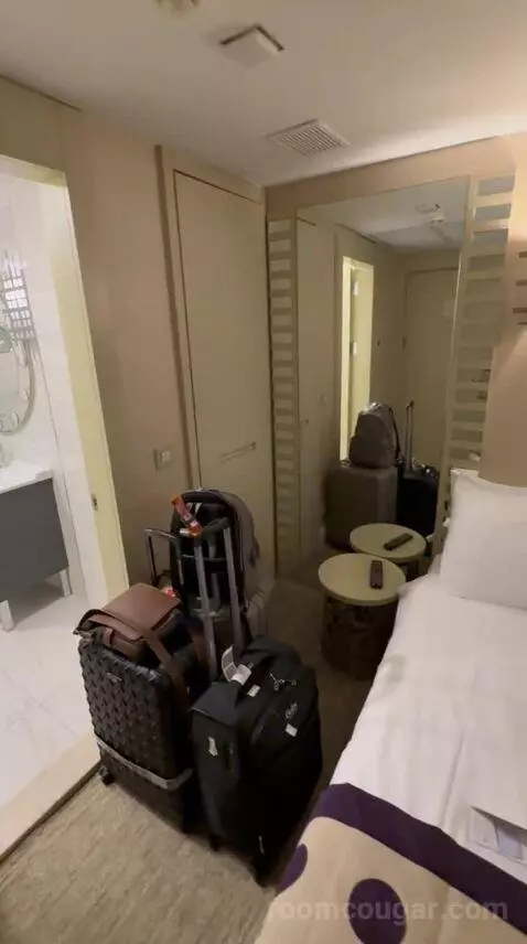 Standard Double or Twin Room (#702) bed picture #2