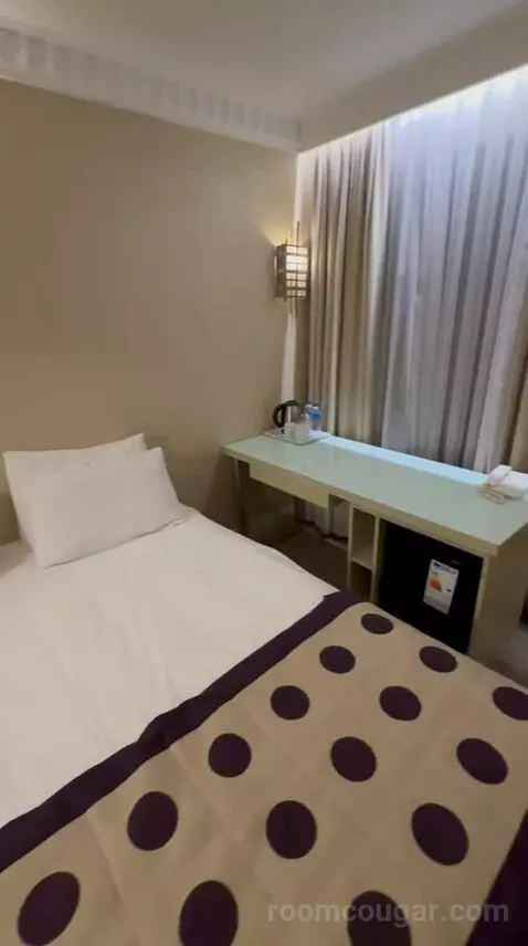 Standard Double or Twin Room (#702) bed picture #3