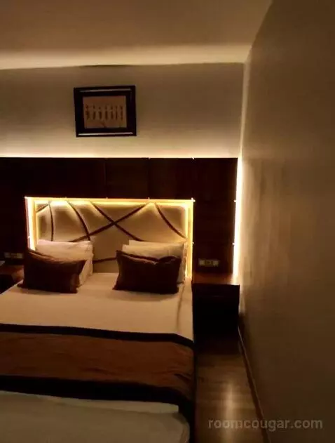 Double or Twin Room (#110) bed picture #1