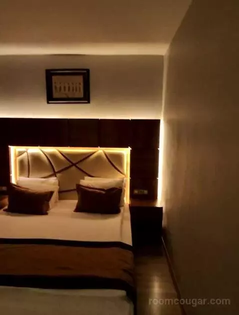 Double or Twin Room (#110) bed picture #3