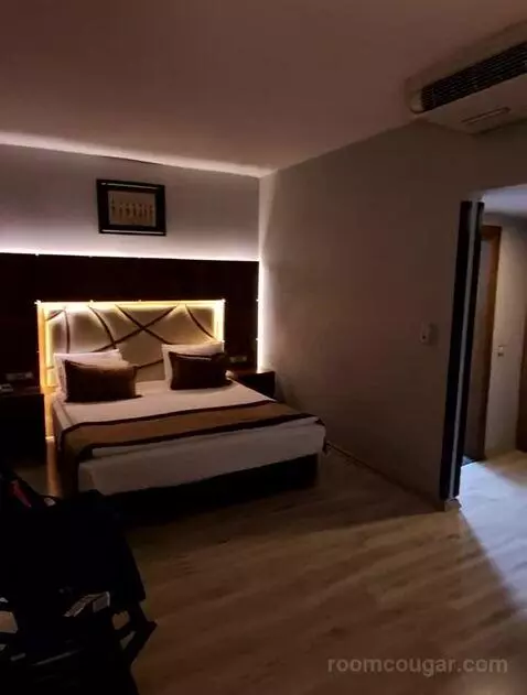 Double or Twin Room (#110) bed picture #6