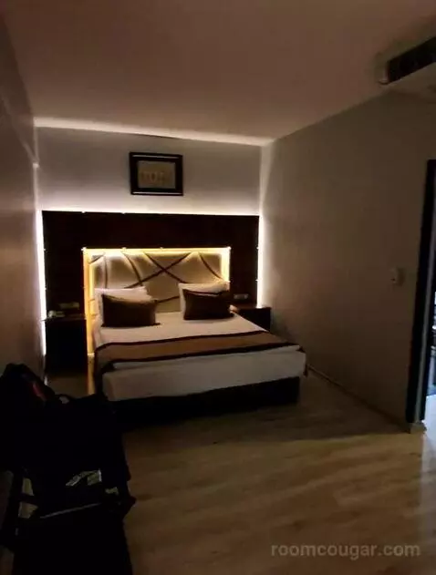 Double or Twin Room (#110) bed picture #8