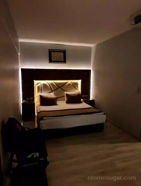 Double or Twin Room (#110) bed picture #9