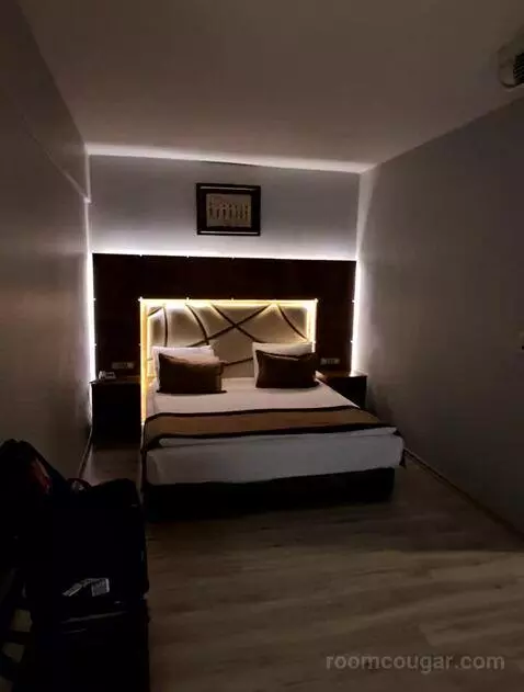 Double or Twin Room (#110) bed picture #11