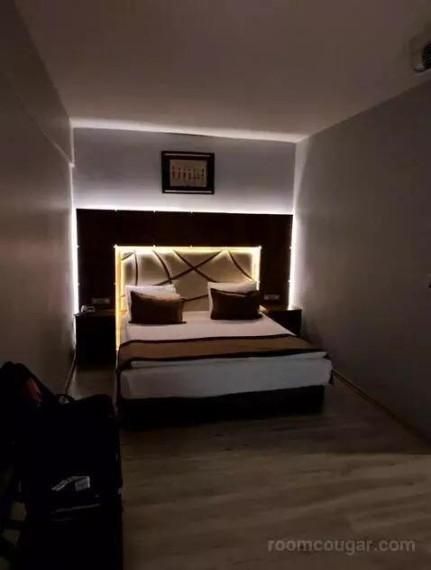 Double or Twin Room (#110) bed picture #12