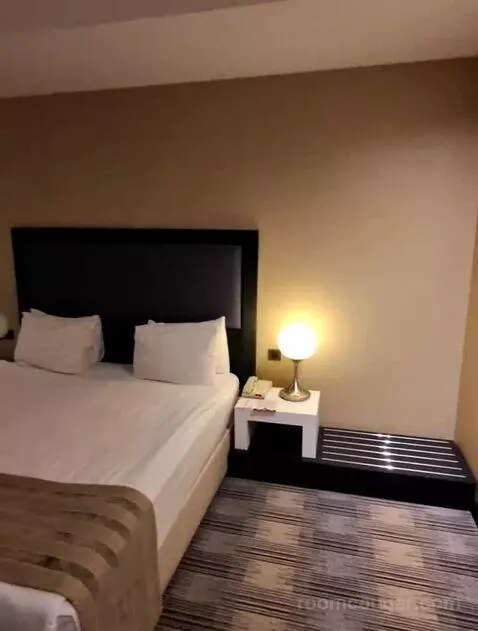 One Bedroom Suite (#1103) bed picture #4