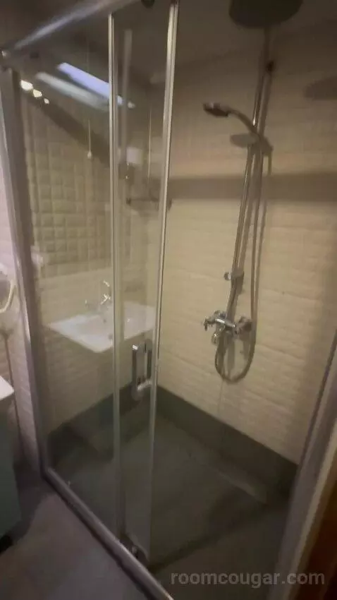 Deluxe Room with Kitchenette (#213) bathroom picture #3